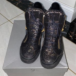 Mens designer sneaker